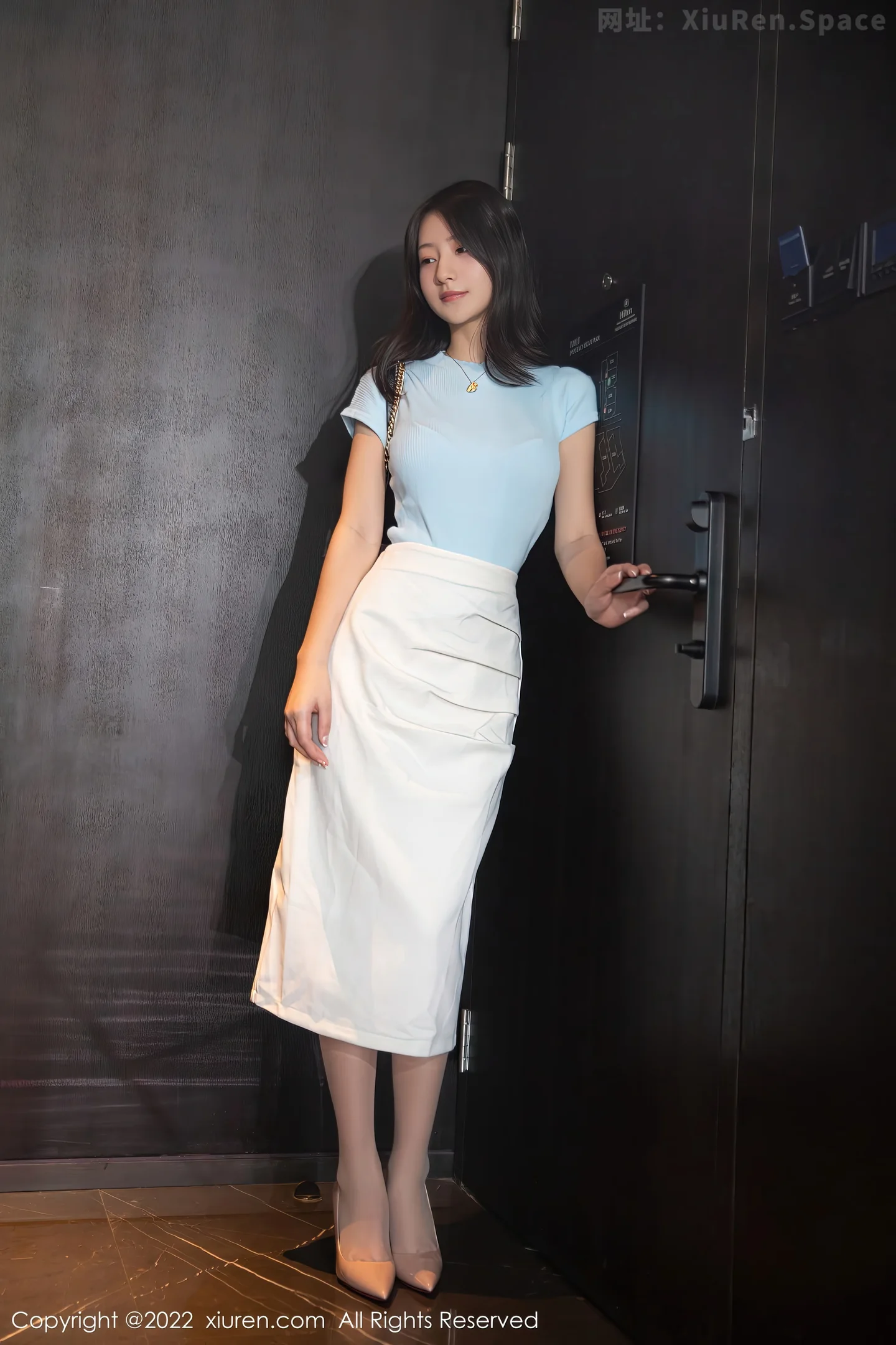 图片[2]-[XiuRen秀人网] VOL.5968 模特熊小诺北京旅拍私房半脱露性感粉色内衣秀曼妙身姿诱惑写真76P-秀人网官方网站